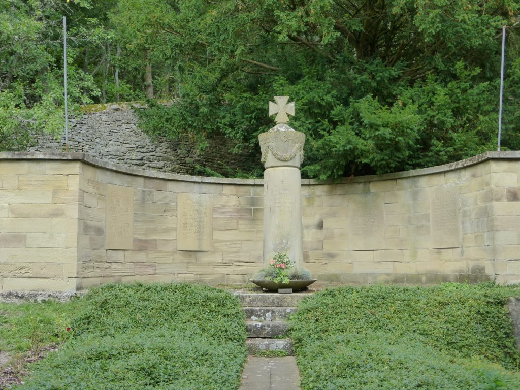 Denkmal auf dem Friedhof